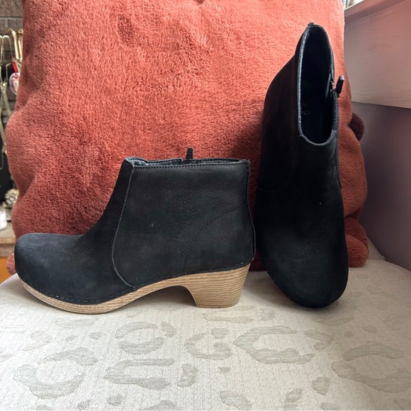 Dansko Shoes - Dansko Maria Black Suede Leather Ankle Boot Wooden Heel 39